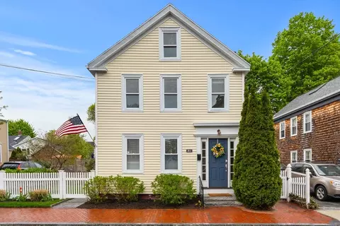 28 Dove St #2, Newburyport, MA 01950