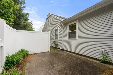 Exterior - 76 Mitchell Dr #76, Chicopee, MA 01022 photo 2 of 8