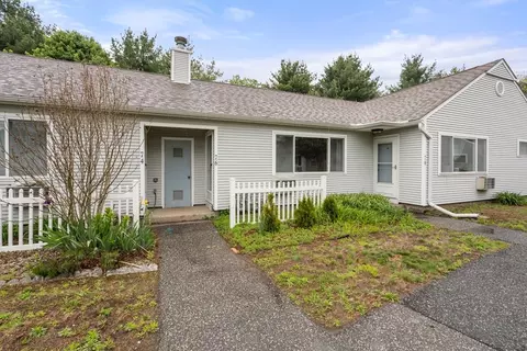 76 Mitchell Dr #76, Chicopee, MA 01022