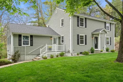 67 Blacksmith Dr, Medfield, MA 02052