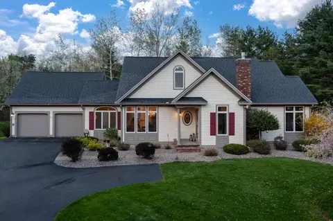 16 Hawkins Pond Ln, Salem, NH 03079