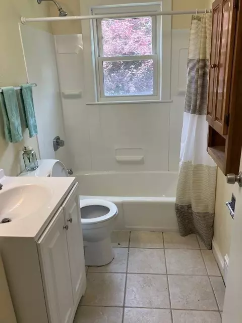 Bath - 16 Newhill Rd, Methuen, MA 01844 photo 1 of 1