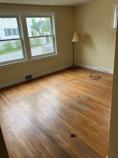 Living - 16 Newhill Rd, Methuen, MA 01844 photo 1 of 2