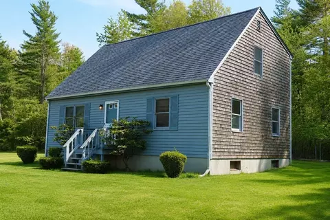 83 Sherborne St, Taunton, MA 02718