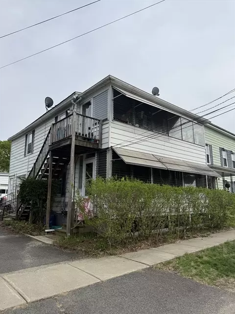 7 I St, Turners Falls, MA 01376