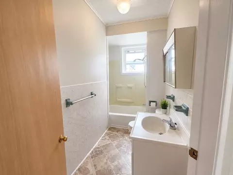 Bath - 212 Brightman St, Fall River, MA 02720 photo 1 of 1