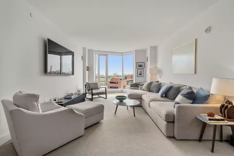100 Lovejoy Wharf #7J, Boston, MA 02114