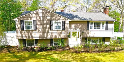 31 Lantern Ln, Plymouth, MA 02360