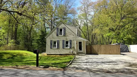 28 Cross Rd, Uxbridge, MA 01569
