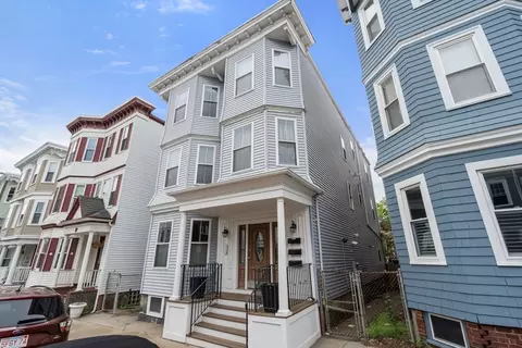 215 L St #1, Boston, MA 02127
