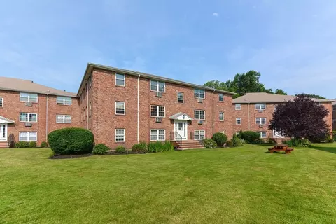 4 Colonial Village Dr #9, Arlington, MA 02474