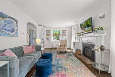 Living - 4 Van St, Worcester, MA 01602 photo 2 of 3