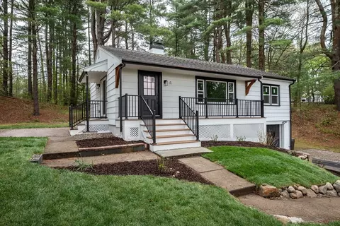 9 Bridge St, Medfield, MA 02052