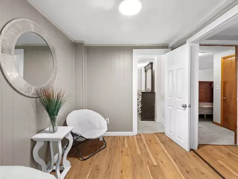 Entry Way - 549 Main St, Townsend, MA 01474 photo 7 of 8