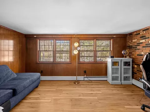 Living - 549 Main St, Townsend, MA 01474 photo 5 of 6