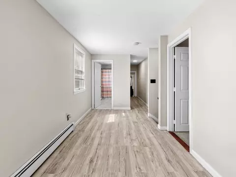 Entry Way - 549 Main St, Townsend, MA 01474 photo 4 of 8