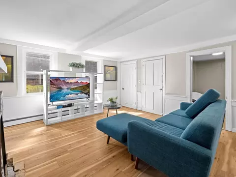 Living - 549 Main St, Townsend, MA 01474 photo 3 of 6
