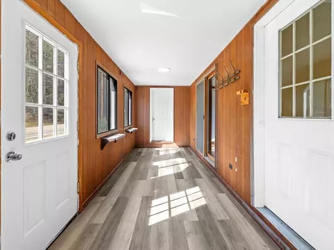 Entry Way - 549 Main St, Townsend, MA 01474 photo 1 of 8