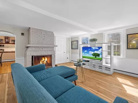 Living - 549 Main St, Townsend, MA 01474 photo 6 of 6
