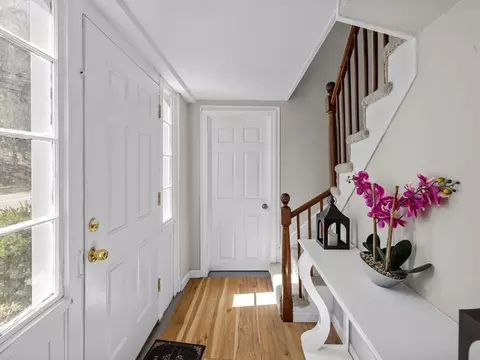 Entry Way - 549 Main St, Townsend, MA 01474 photo 6 of 8