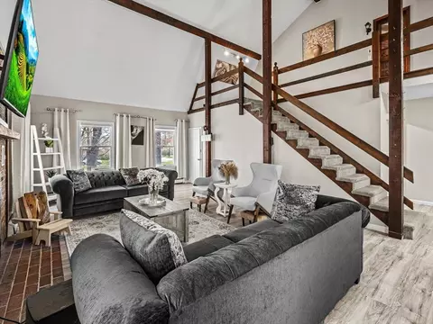 Living - 549 Main St, Townsend, MA 01474 photo 1 of 6