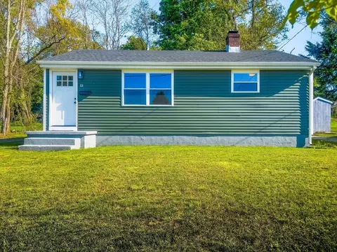 41 Loretta St, Springfield, MA 01118