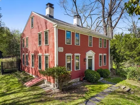 3 Maple St, Sherborn, MA 01770