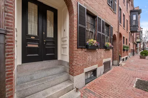 14 Pinckney St, Boston, MA 02114