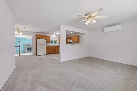 Living - 30 Jesse Rd, Dudley, MA 01571 photo 4 of 5