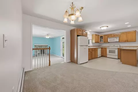 Living - 30 Jesse Rd, Dudley, MA 01571 photo 2 of 5