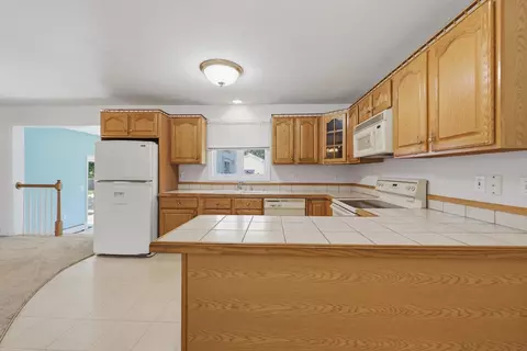 Kitchen - 30 Jesse Rd, Dudley, MA 01571 photo 1 of 2