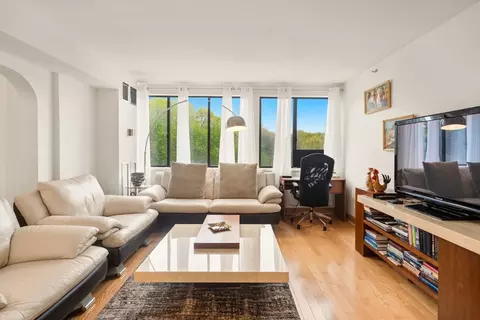 250 Hammond Pond Pkwy #609S, Chestnut Hill, MA 02467