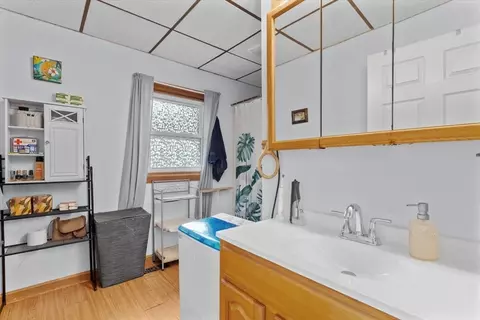 Bath - 15 Steele St, Worcester, MA 01607 photo 1 of 4