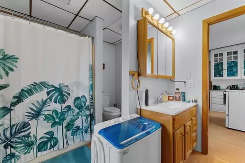 Bath - 15 Steele St, Worcester, MA 01607 photo 2 of 4