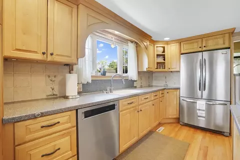 Kitchen - 146 Bellevue Ave, Springfield, MA 01108 photo 5 of 6