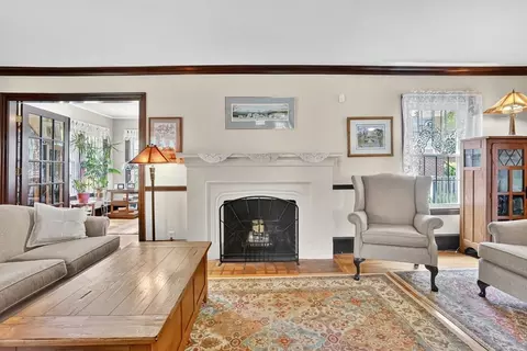 Living - 146 Bellevue Ave, Springfield, MA 01108 photo 5 of 6