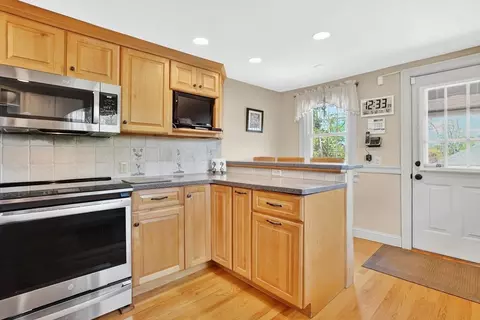 Kitchen - 146 Bellevue Ave, Springfield, MA 01108 photo 2 of 6