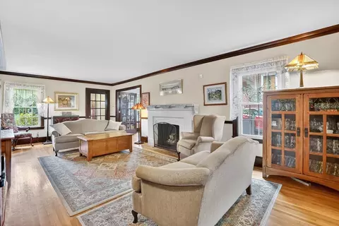 Living - 146 Bellevue Ave, Springfield, MA 01108 photo 4 of 6