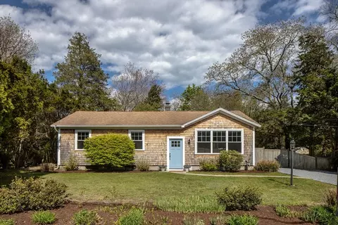 1 Barlow Ln, Mattapoisett, MA 02739