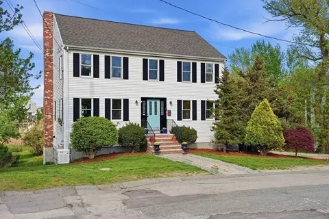 42 Duck Ln, Hull, MA 02045