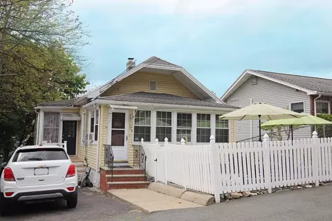 128 Arnold St, Revere, MA 02151