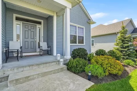 170 Stone Hill Dr #170, Whitinsville, MA 01588