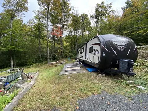 35 Cheyenne St, Heath, MA 01346