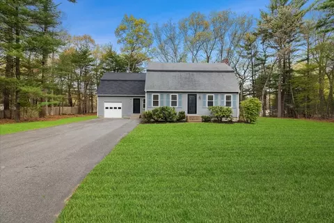 76 Woodridge Rd, Duxbury, MA 02332