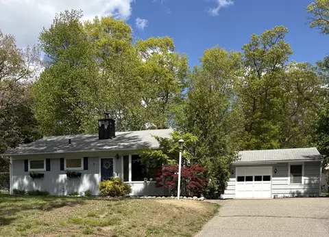 3 Crestwood Ave, Plainville, MA 02762