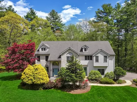10 Timber Ledge Dr, Holliston, MA 01746