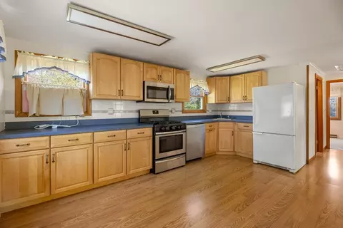 Kitchen - 5 Weir Rd, Eastham, MA 02642 photo 3 of 3