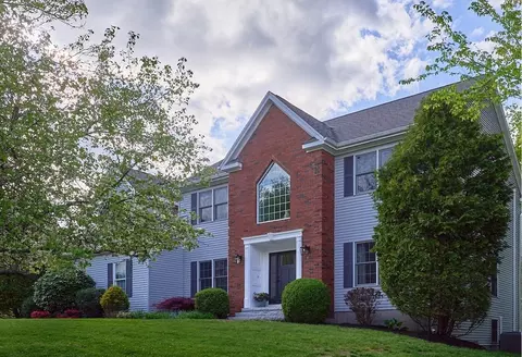 6 Trowbridge Cir, Shrewsbury, MA 01545