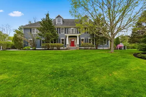 10 Bartlett Dr, Newburyport, MA 01950