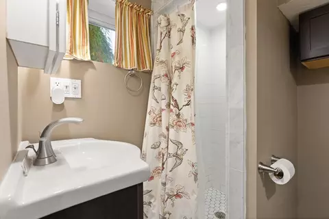 Bath - 42 Freeman Ave, Everett, MA 02149 photo 3 of 3